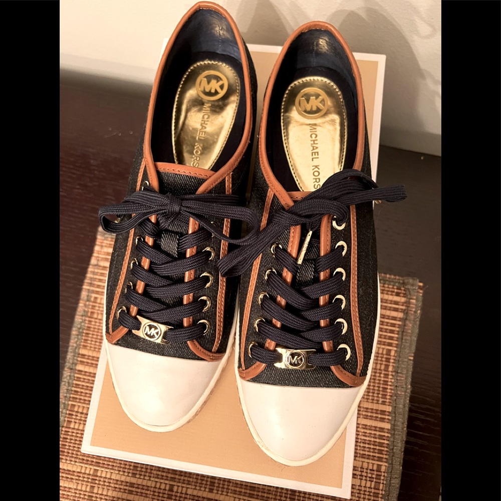 Michael Kors Kristy Lace Up Fashion Sneaker Size 10